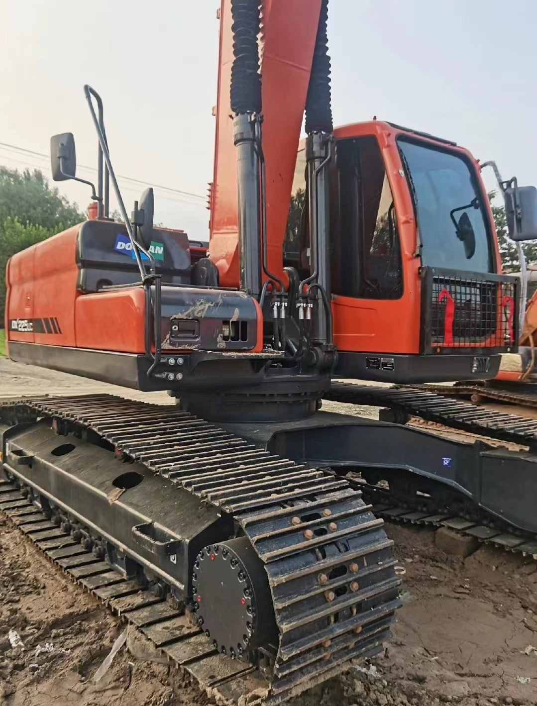 USED DOOSAN DX225LC