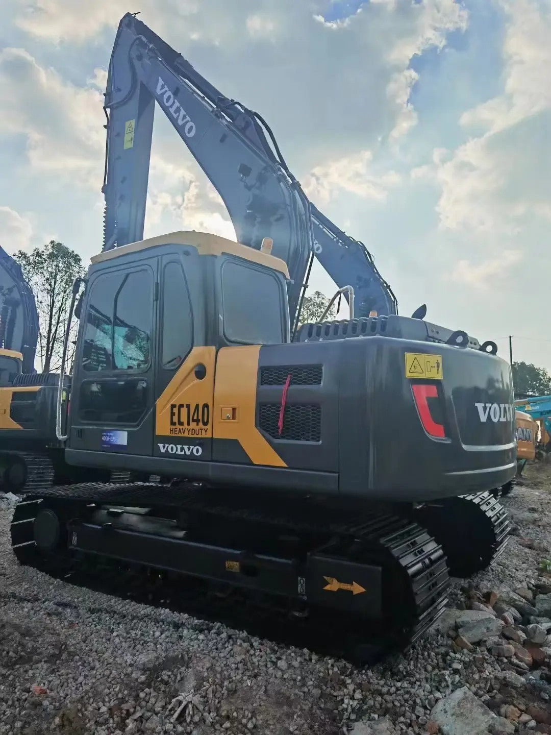 NEW VOLVO EC140D