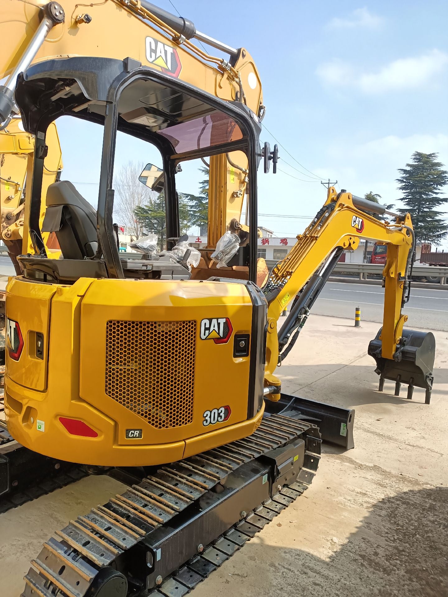 NEW CAT 303CR