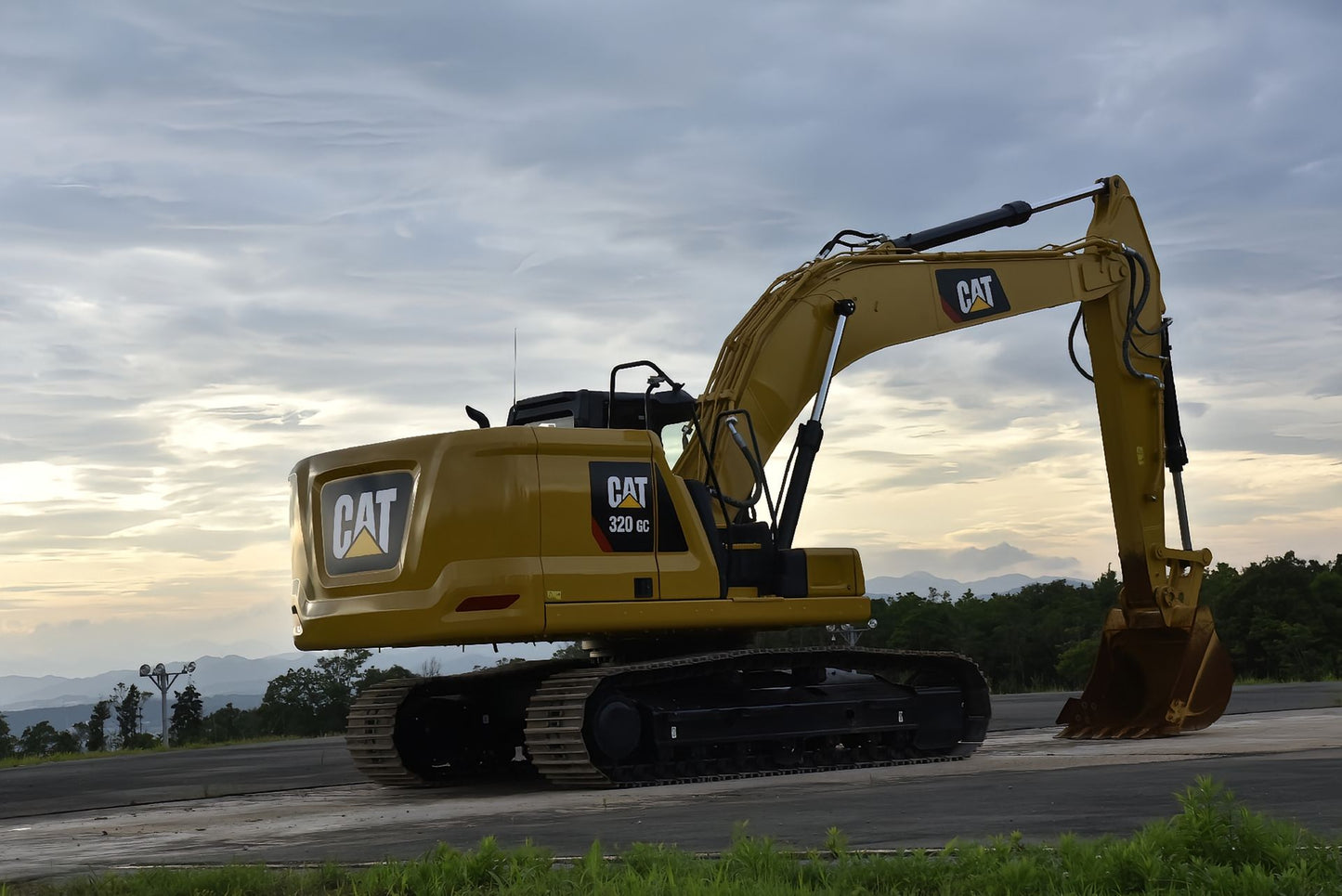 NEW CAT 320GC