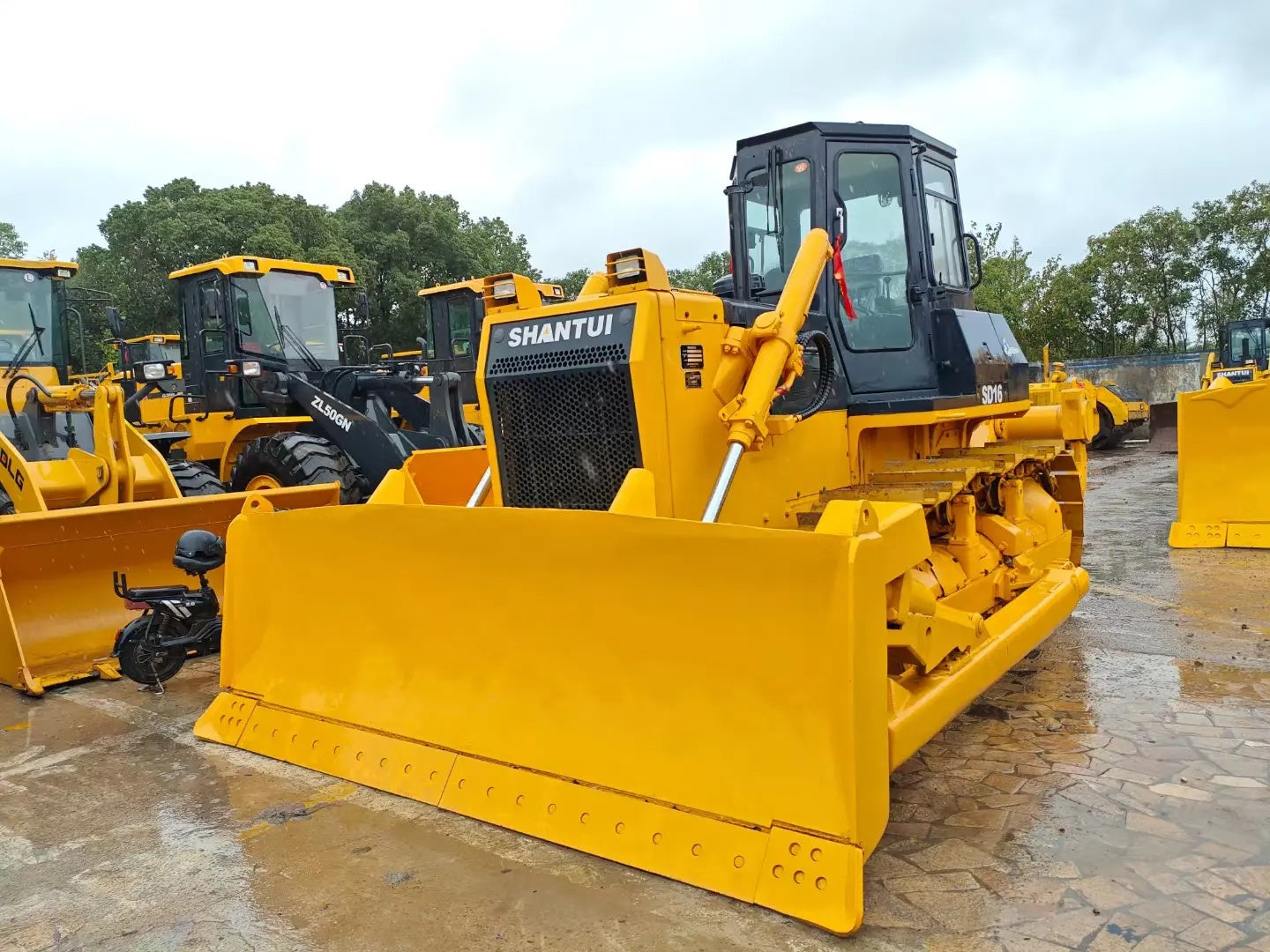 New Shantui SD16 Bulldozer for Sale detail view