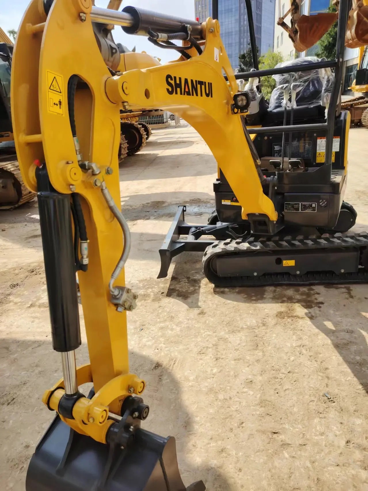 USED SHANTUI SE16SR