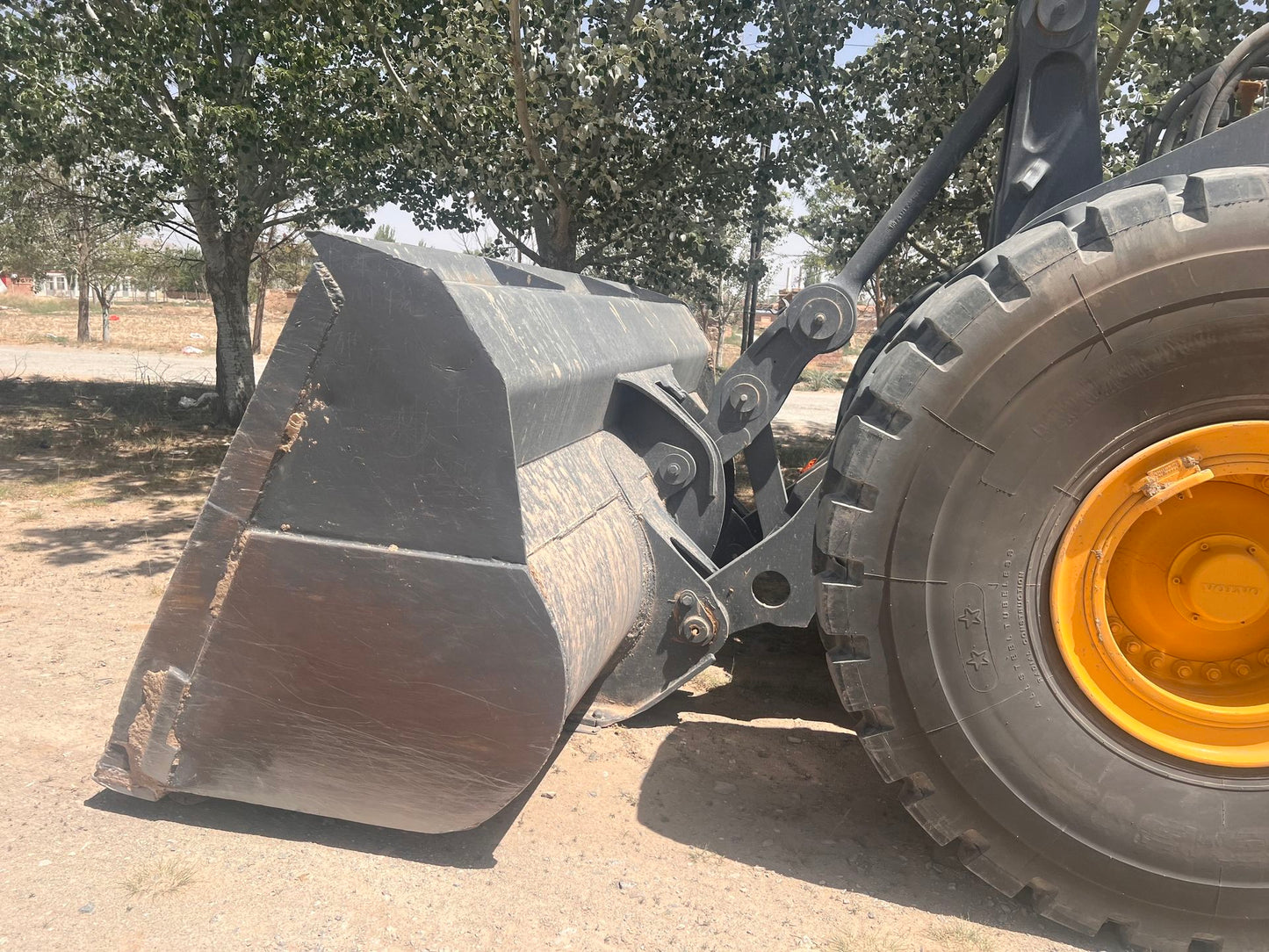 Used Volvo L220F Wheel Loader for Sale detail view