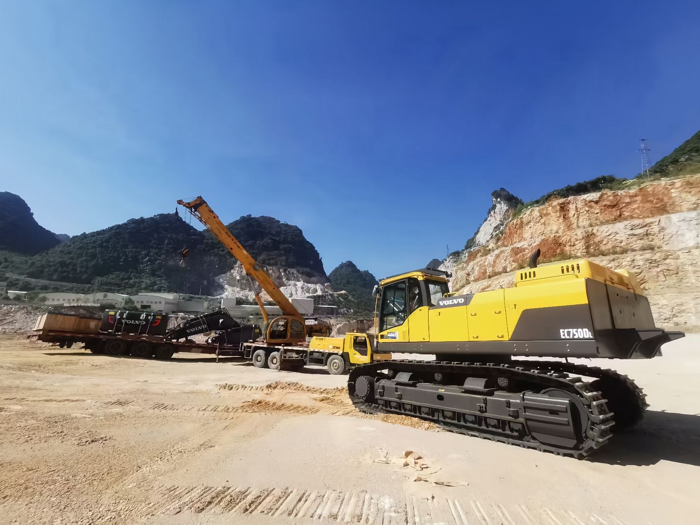 New Volvo EC750DL Excavator for Sale detail view