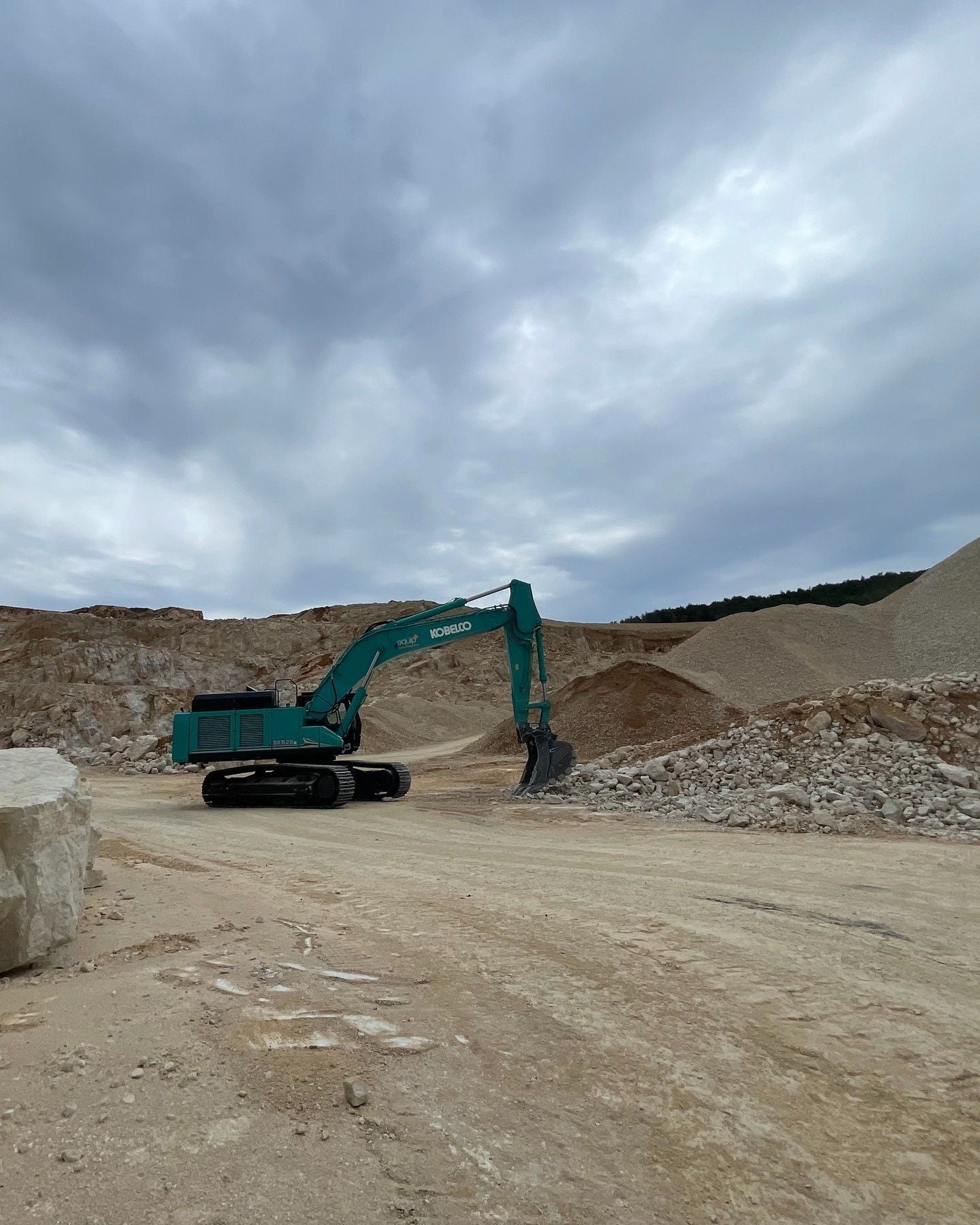 USED KOBELCO SK520LC
