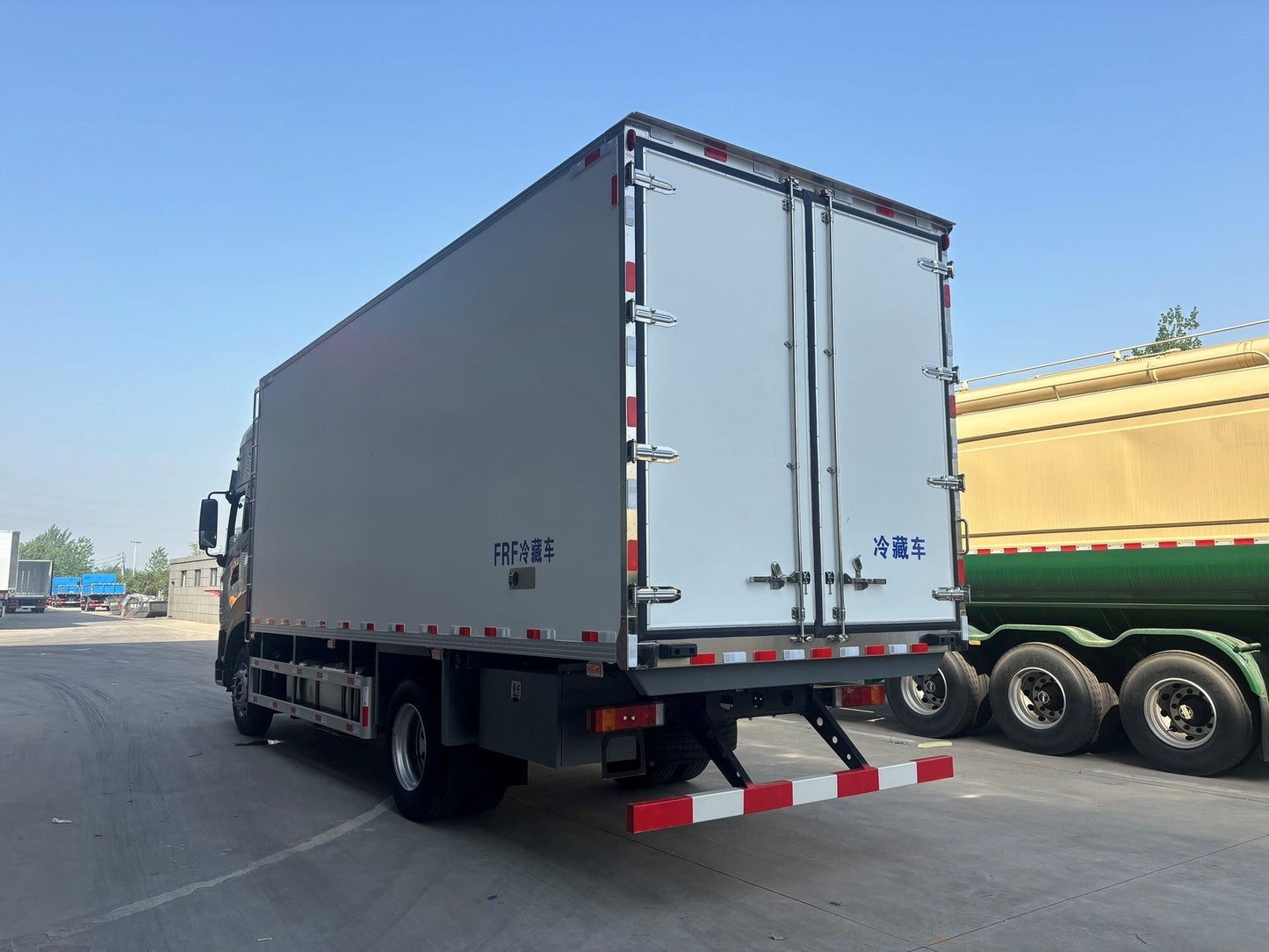 Used Dongfeng KINGRUN 42M³ Refrigerated Truck for Sale detail view