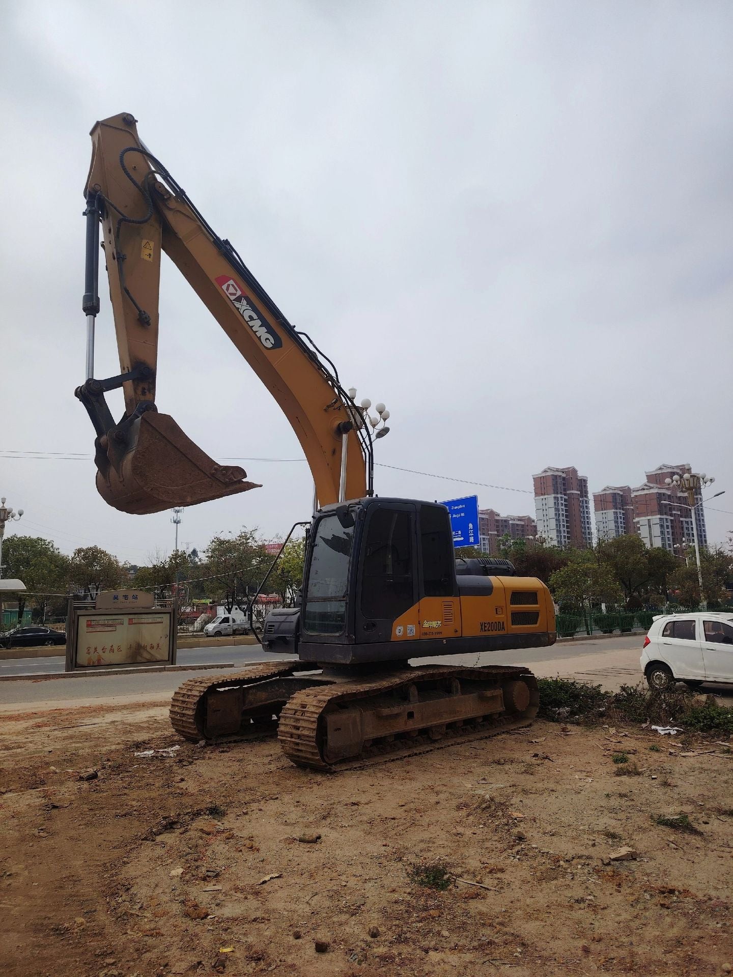 USED XCMG XE200DA