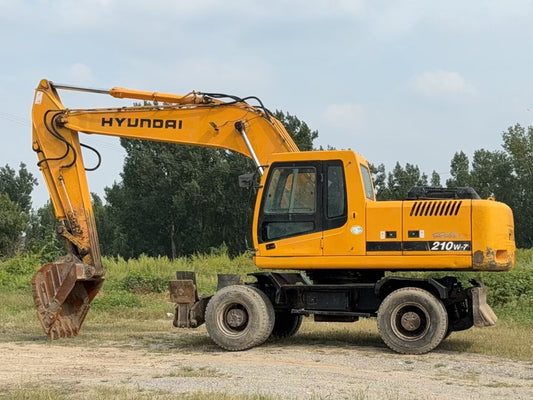 Used Hyundai R210W Excavator for Sale - Updated Model rear side view