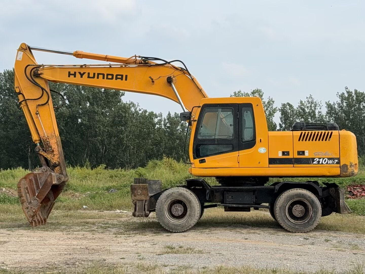 USED HYUNDAI R210W-7