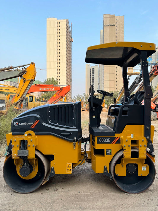 Used Liugong 6033E Road Roller for Sale rear side view