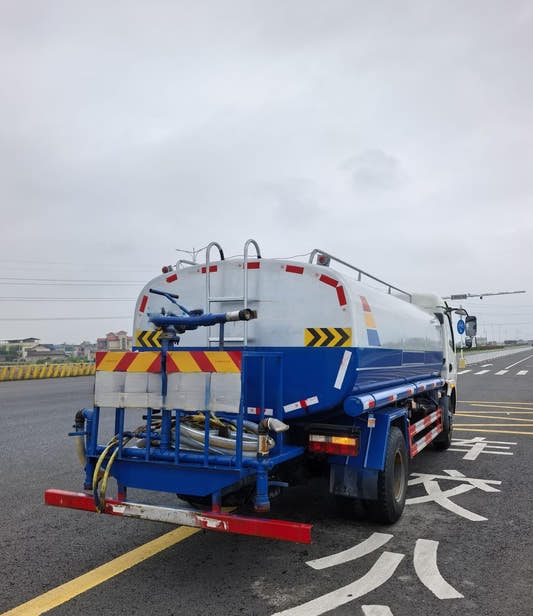 Used Dongfeng DFAC KINLAND 5CBM Water Sprinkler Truck for Sale rear side view