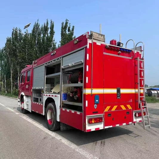 Used Sinotruk HOWO DOUBLE CAB Water Tank Fire Truck for Sale rear side view