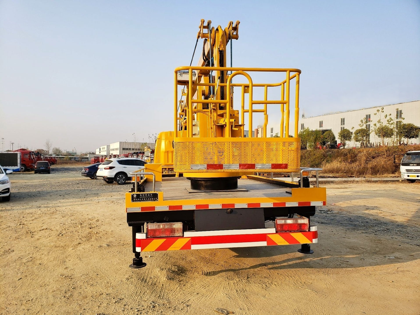Used Dongfeng 18M ARTICULATED BOOM Aerial Work Platform Truck for Sale detail view