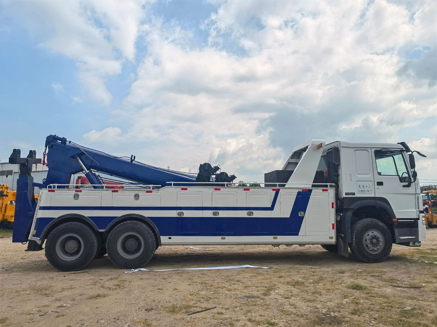 Used SINOTRUK HOWO 6×4 Heavy Duty Integrated Tow Wrecker Truck