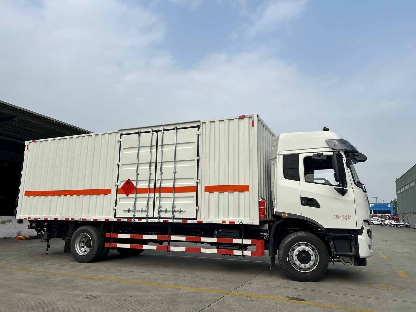 Used Dongfeng TIANJIN KR 6.8M Hazardous Goods Box Truck for Sale detail view