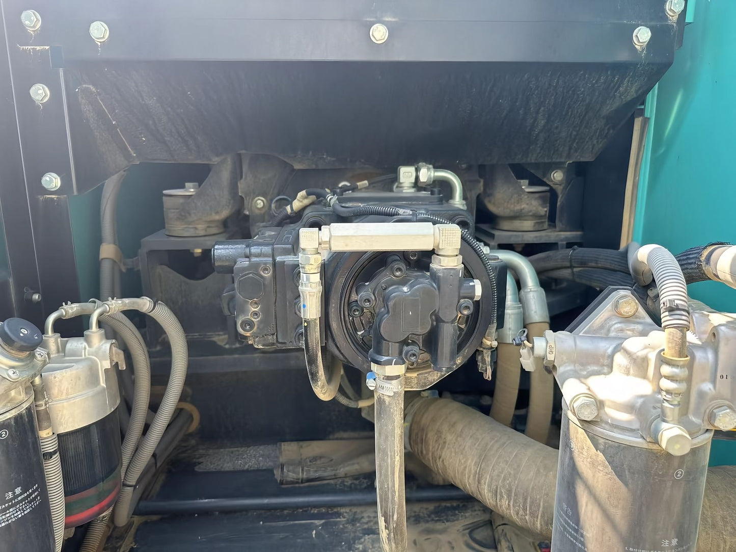 Used Kobelco SK380XD Excavator for Sale tire and chassis detail for sale