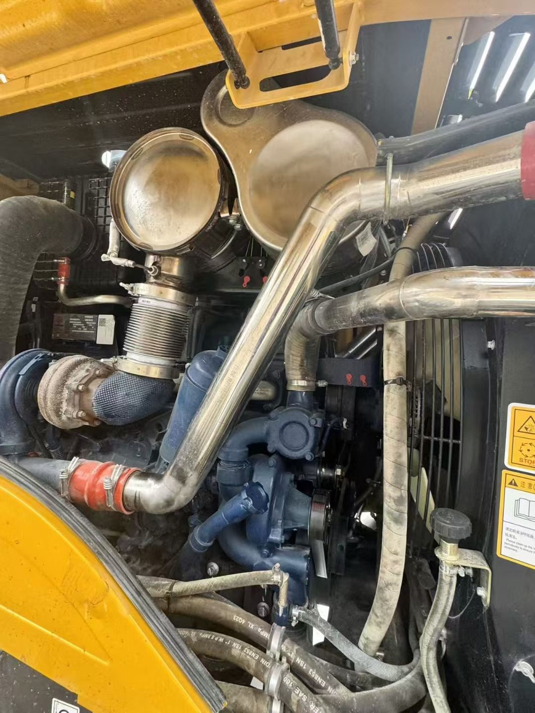 Used XCMG XC965 Wheel Loader for sale engine and hydraulic area for sale