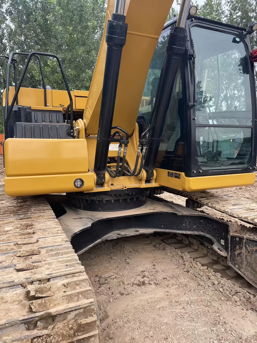Used CAT 323 Crawler Excavator for Sale - real inventory photo 10