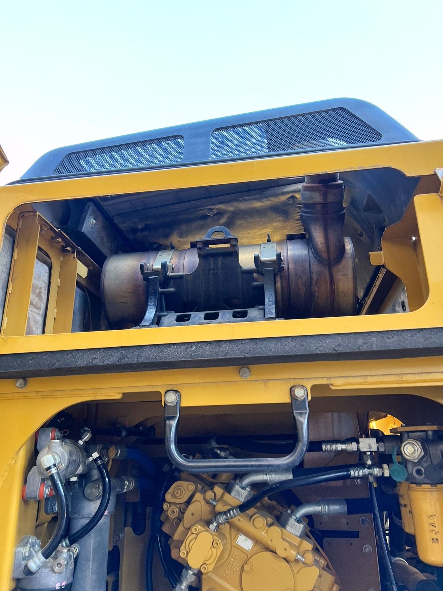 Used CAT 324E crawler excavator real inventory view 6