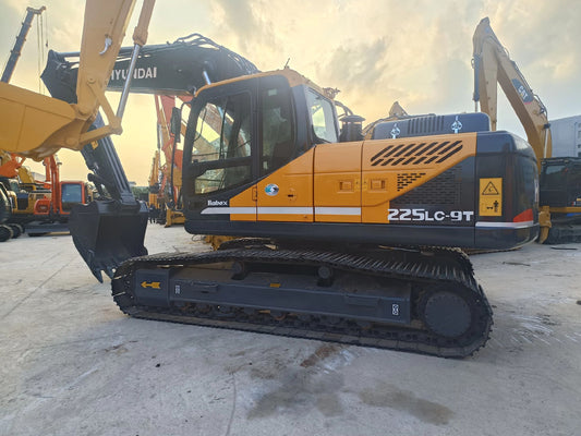 Used HYUNDAI R225LC-9T crawler excavator real inventory view 2