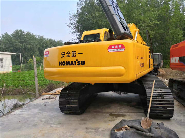 USED KOMATSU PC200-6
