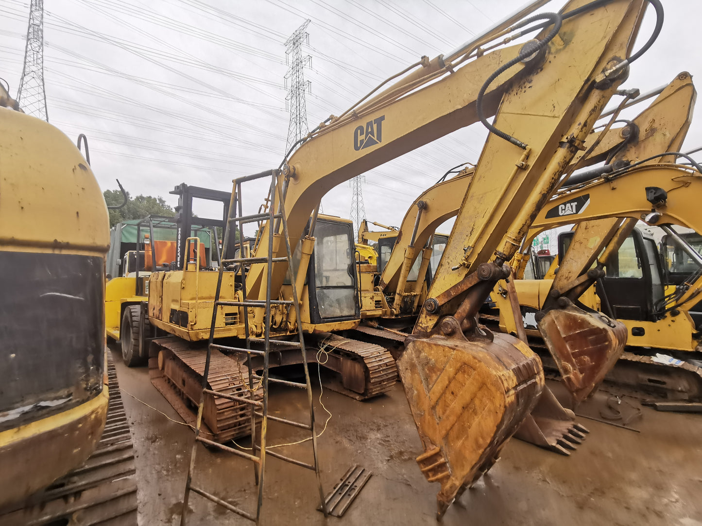 USED CAT E120B