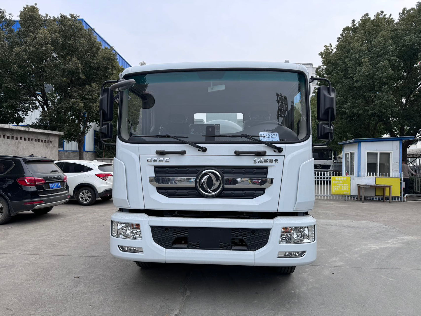 Used Dongfeng 230HP Fuel Tank Truck for Sale detail view