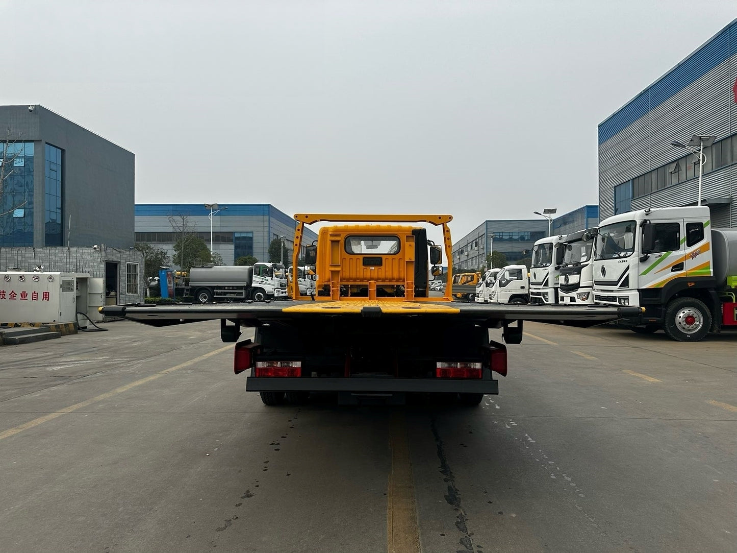 Used Dongfeng 160HP Road Wrecker Truck for Sale detail view