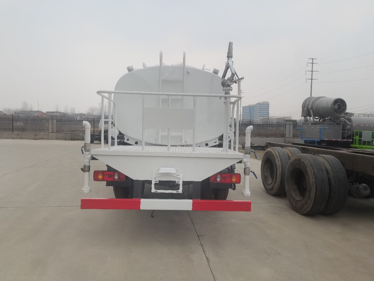 Used Dongfeng 160HP Water Bowser Truck for Sale detail view