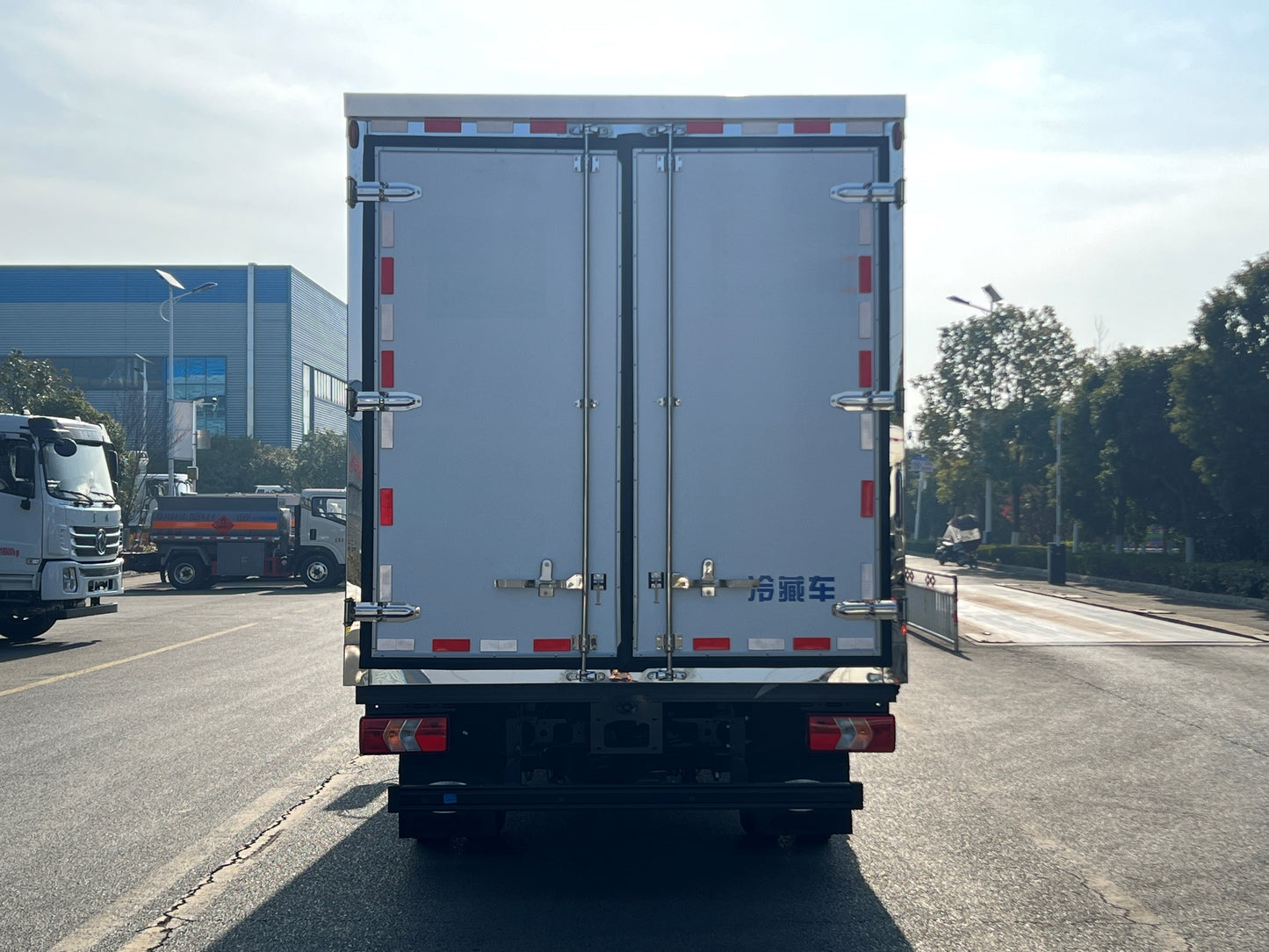 Used JMC E-LUDA 18M³ ELECTRIC Refrigerated Truck for Sale detail view