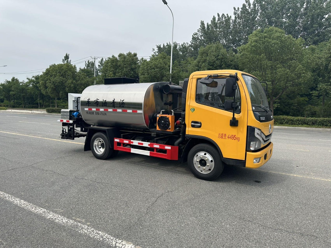 Used Dongfeng DOLICA D6 4M³ Asphalt Spraying Truck for Sale detail view