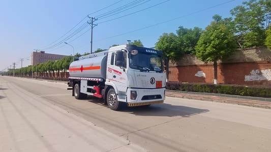 Used Dongfeng 15.8M³ Fuel Tank Truck for Sale rear side view