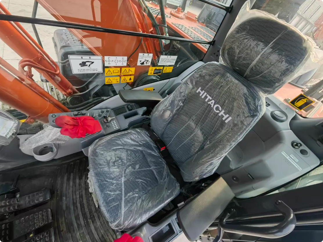 Used Hitachi ZX250 Excavator for Sale tire and chassis detail for sale