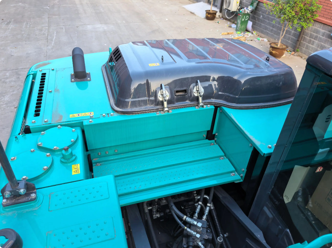 Used Kobelco SK210LC Excavator for Sale engine and hydraulic area for sale