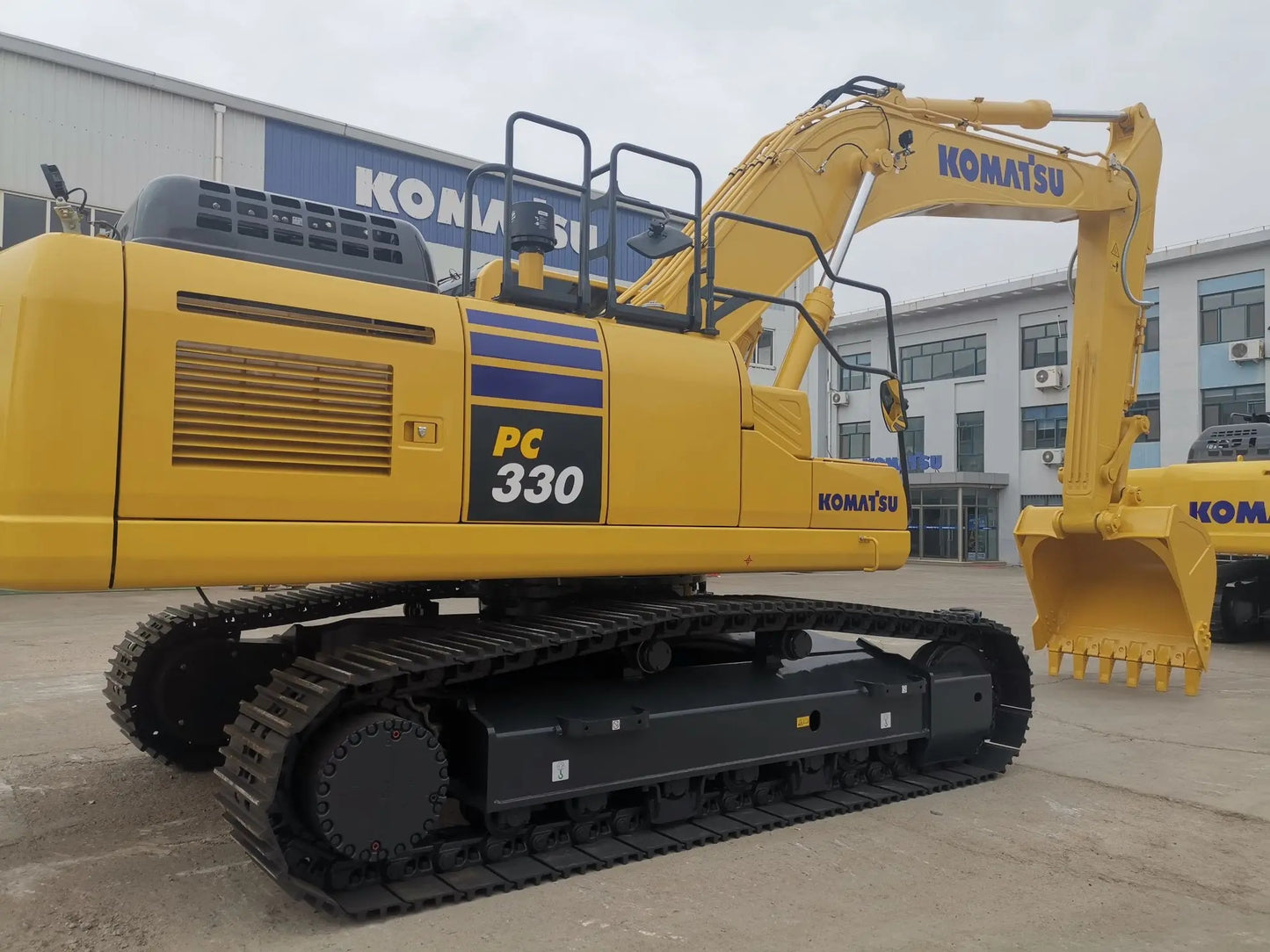 NEW KOMATSU PC330-11M0