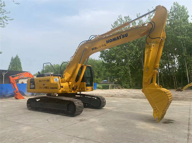 USED KOMATSU PC220-8