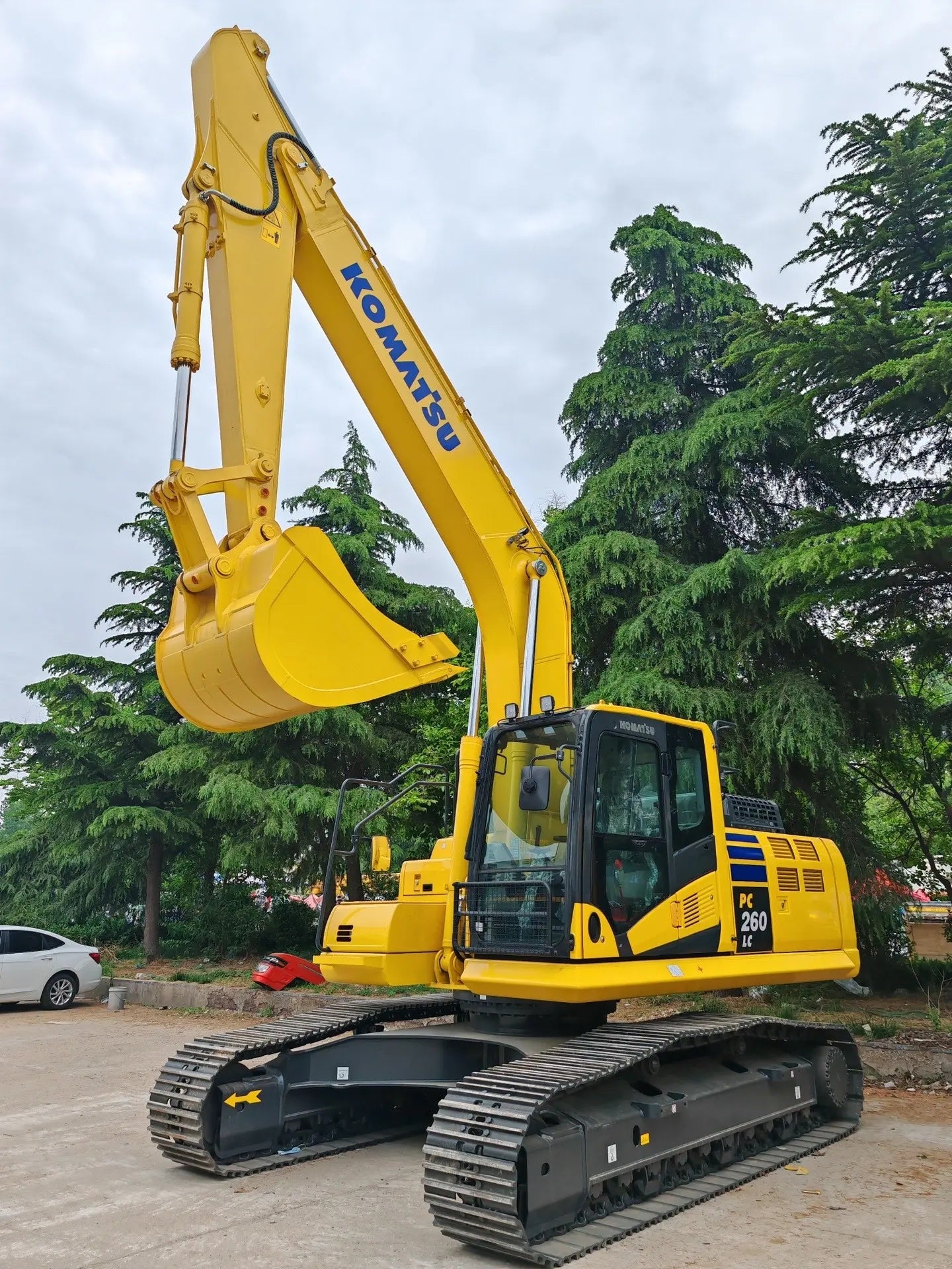 NEW KOMATSU PC260-11M0