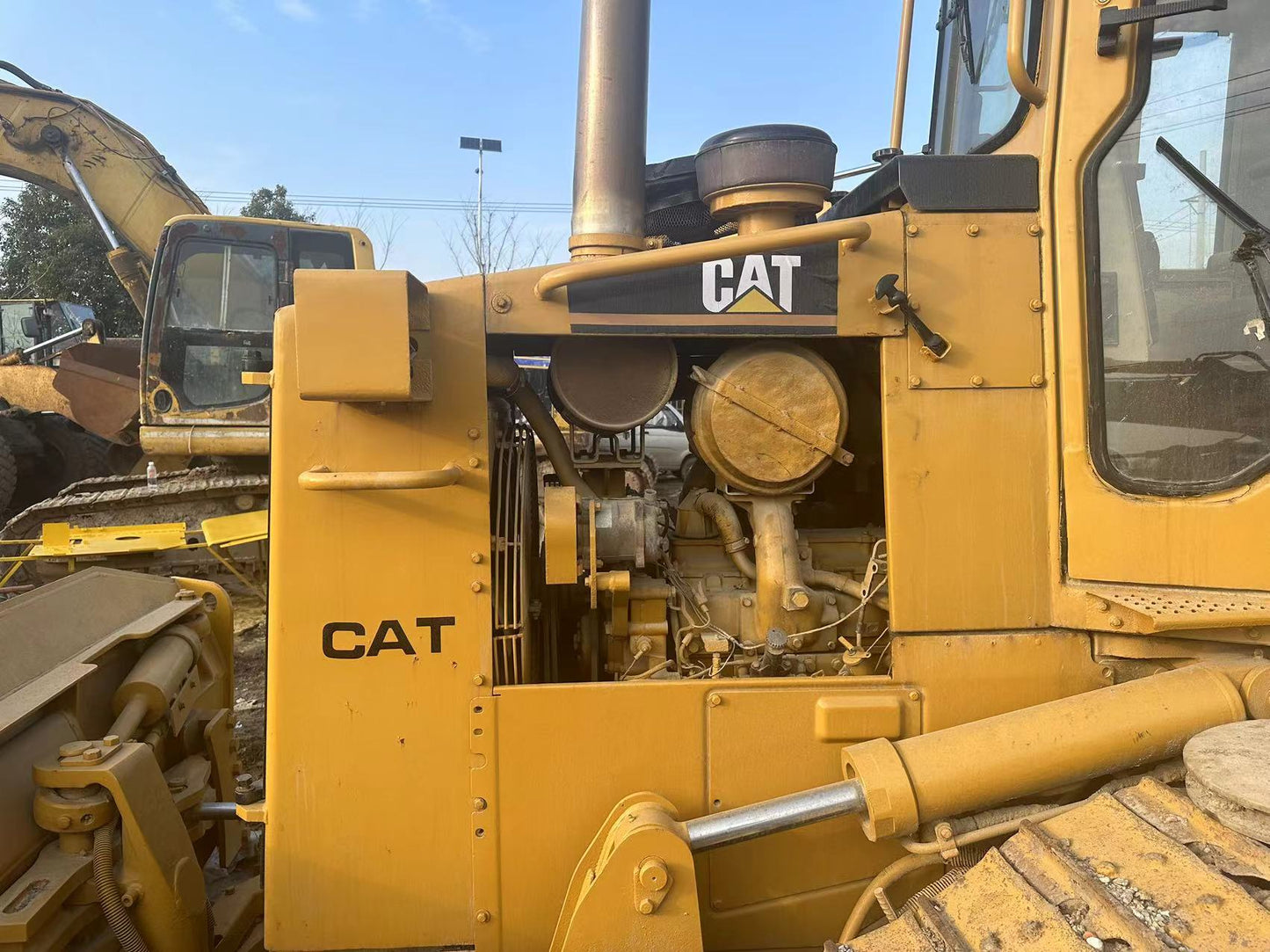 Used Caterpillar D4H Bulldozer for Sale detail view