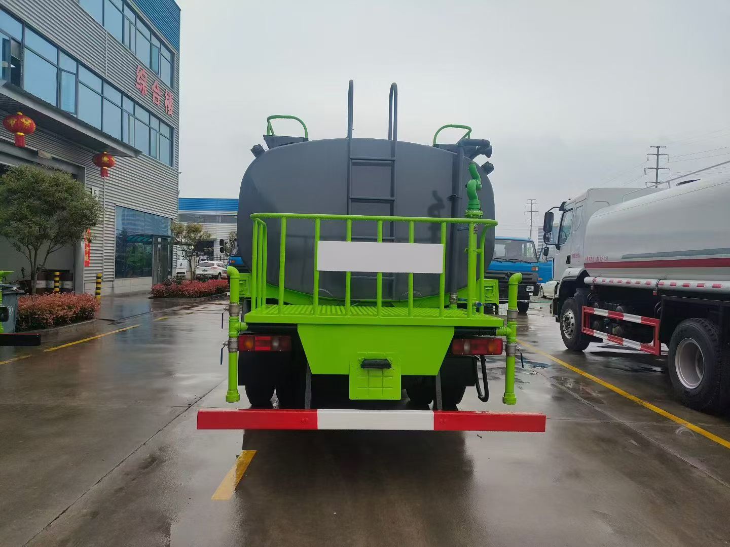 Used Dongfeng 240HP Water Sprinkler Truck for Sale detail view