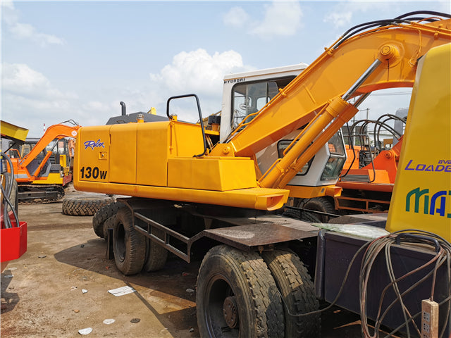 USED HYUNDAI R130W