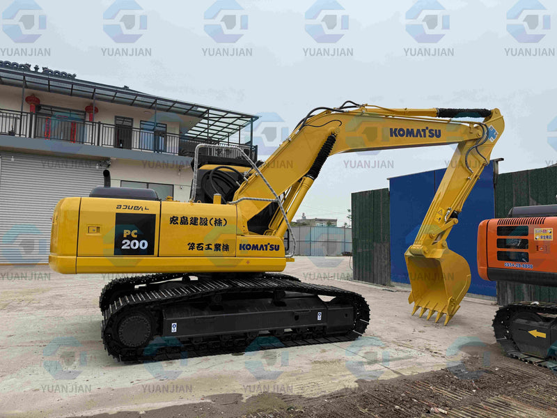 The Komatsu PC200-8: The 20-Ton Legend That Still Runs Circles Around Newer Machines