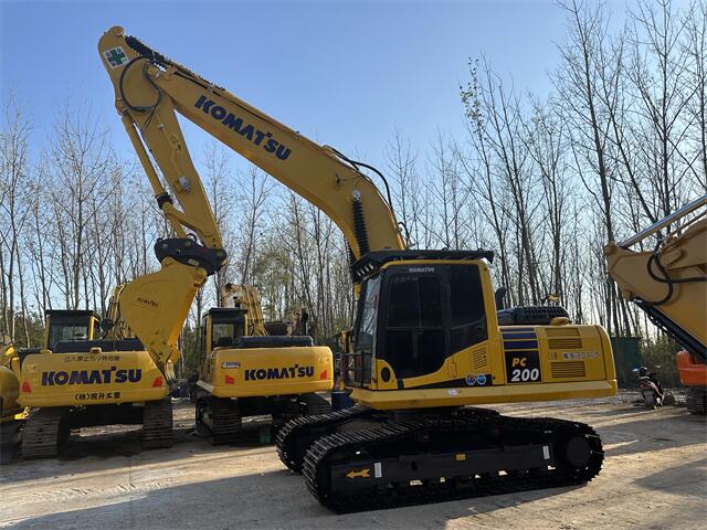 Used Komatsu PC200-8 excavator front side view