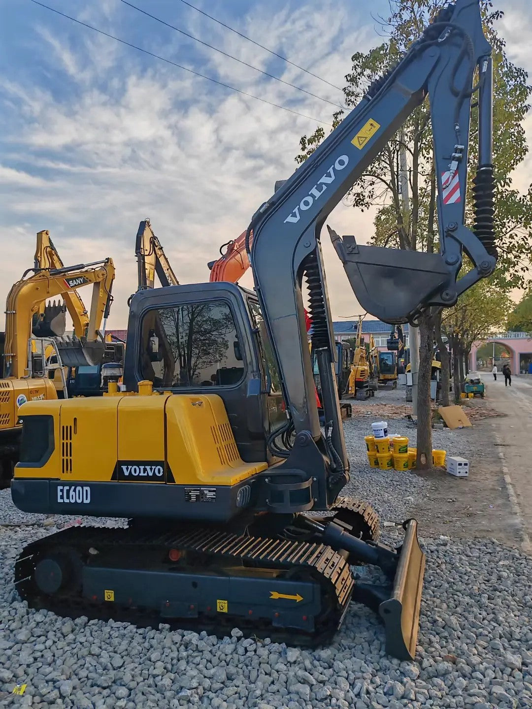 NEW VOLVO EC60D