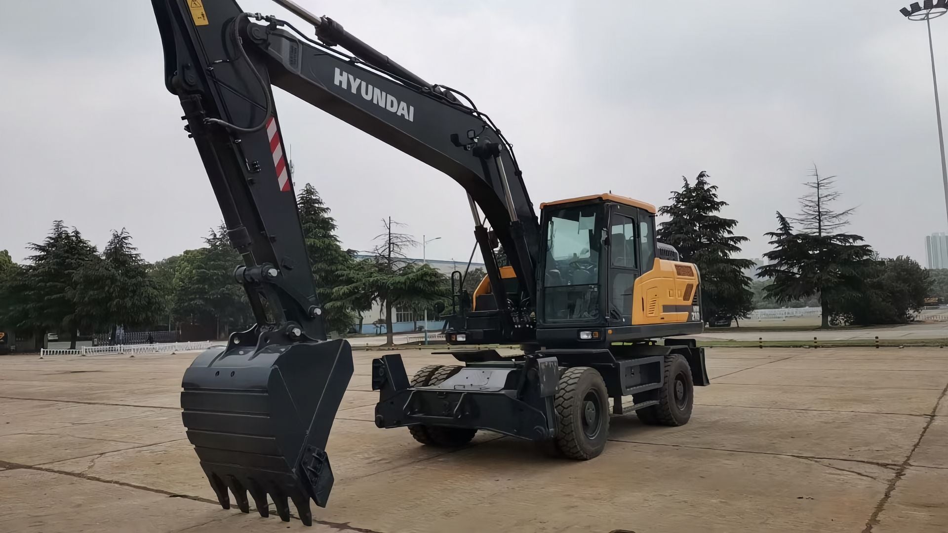 New Hyundai HW210 Excavator for Sale detail view