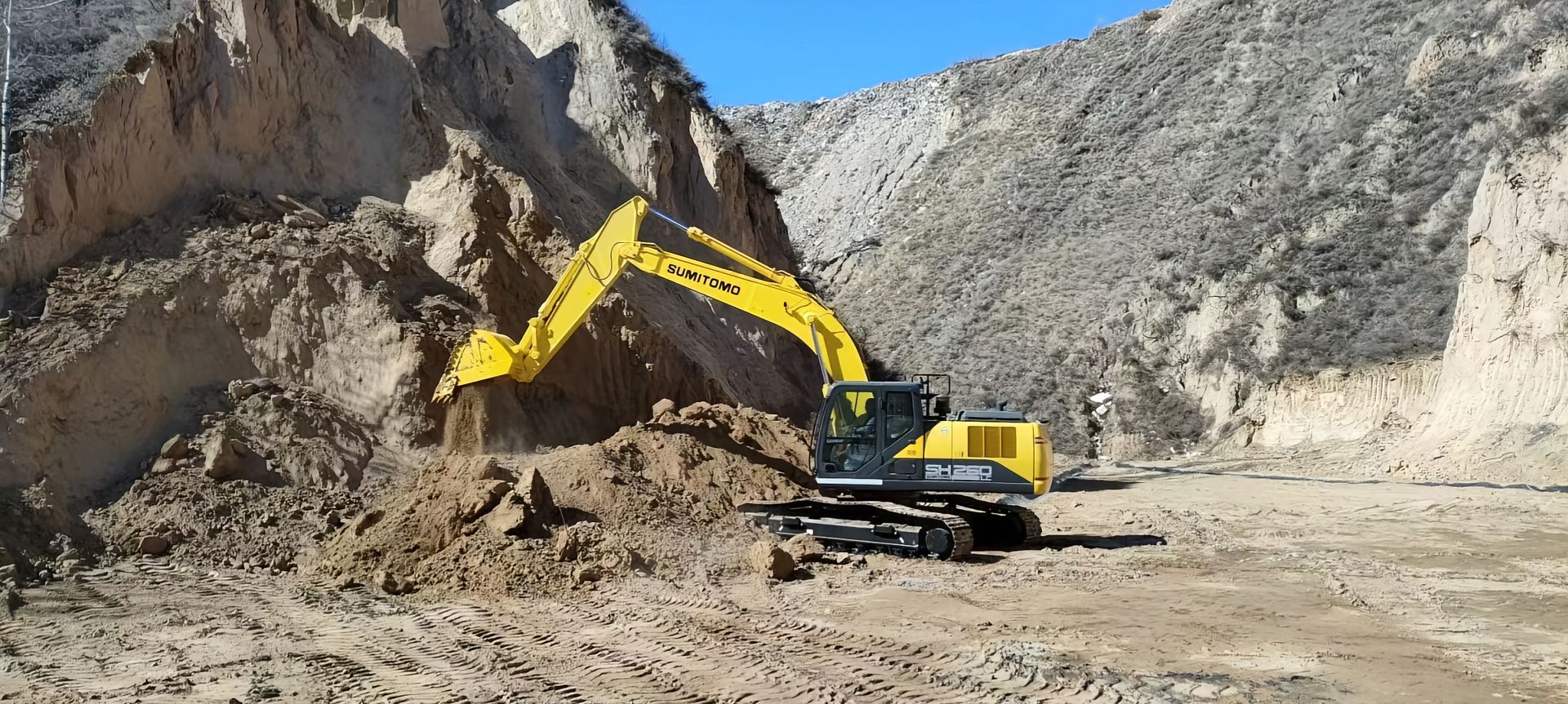 New Sumitomo SH260LC-7 Excavator for Sale detail view