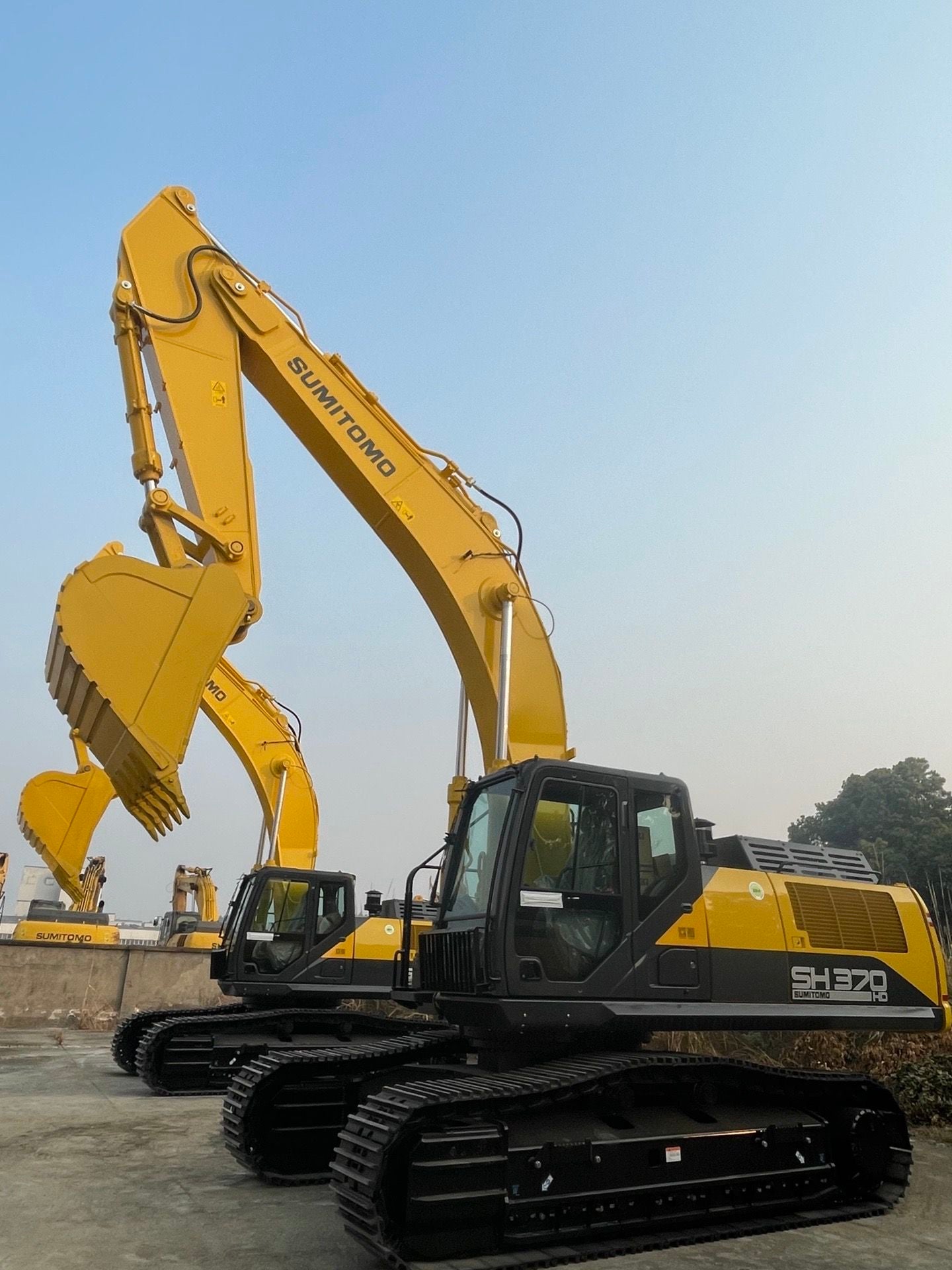 New Sumitomo SH370HD-7 Excavator for Sale rear side view