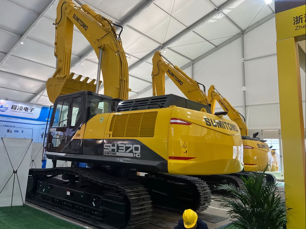 New Sumitomo SH370HD-7 Excavator for Sale front view