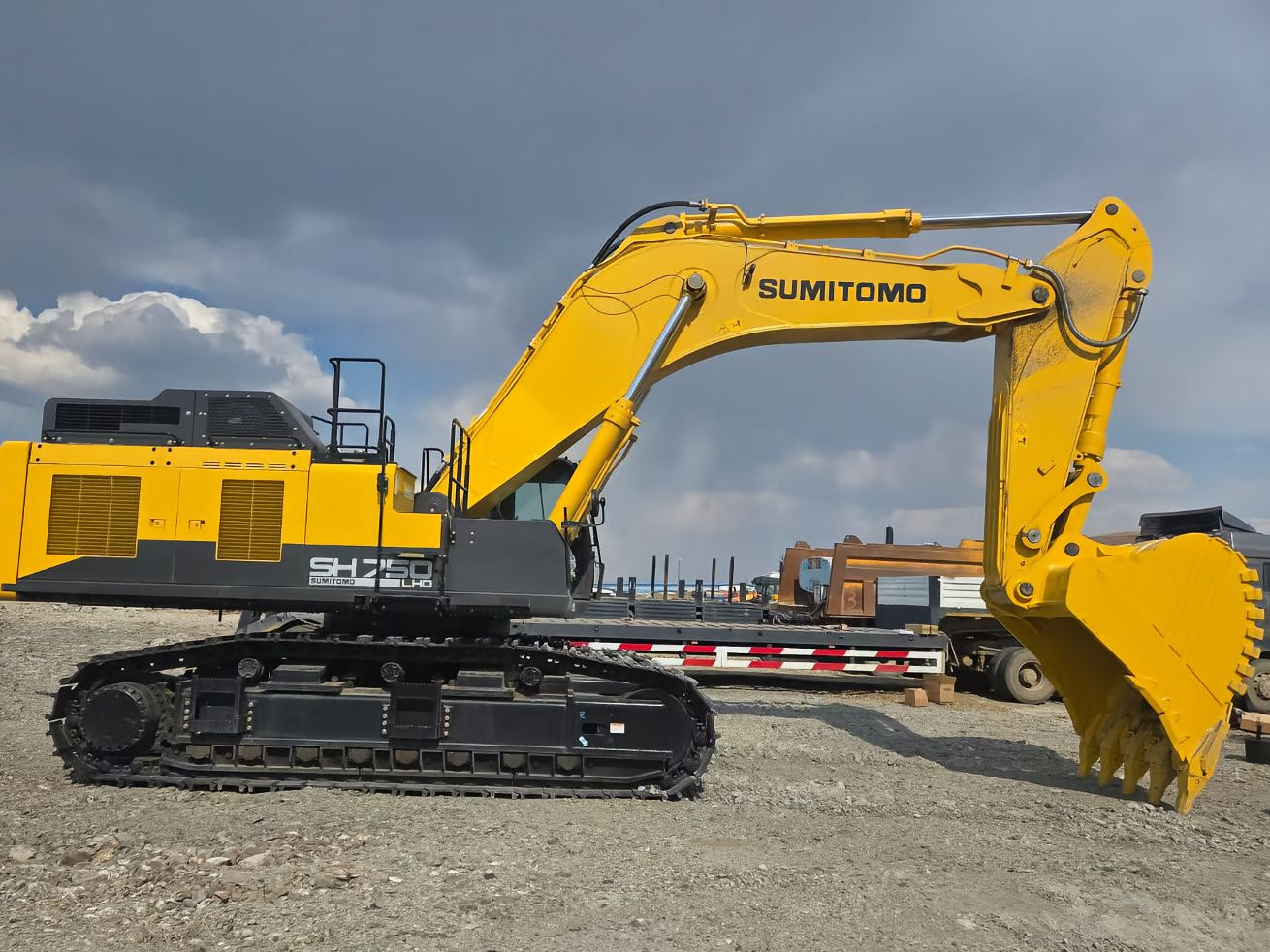 New Sumitomo SH750LHD-7 Excavator for Sale front view