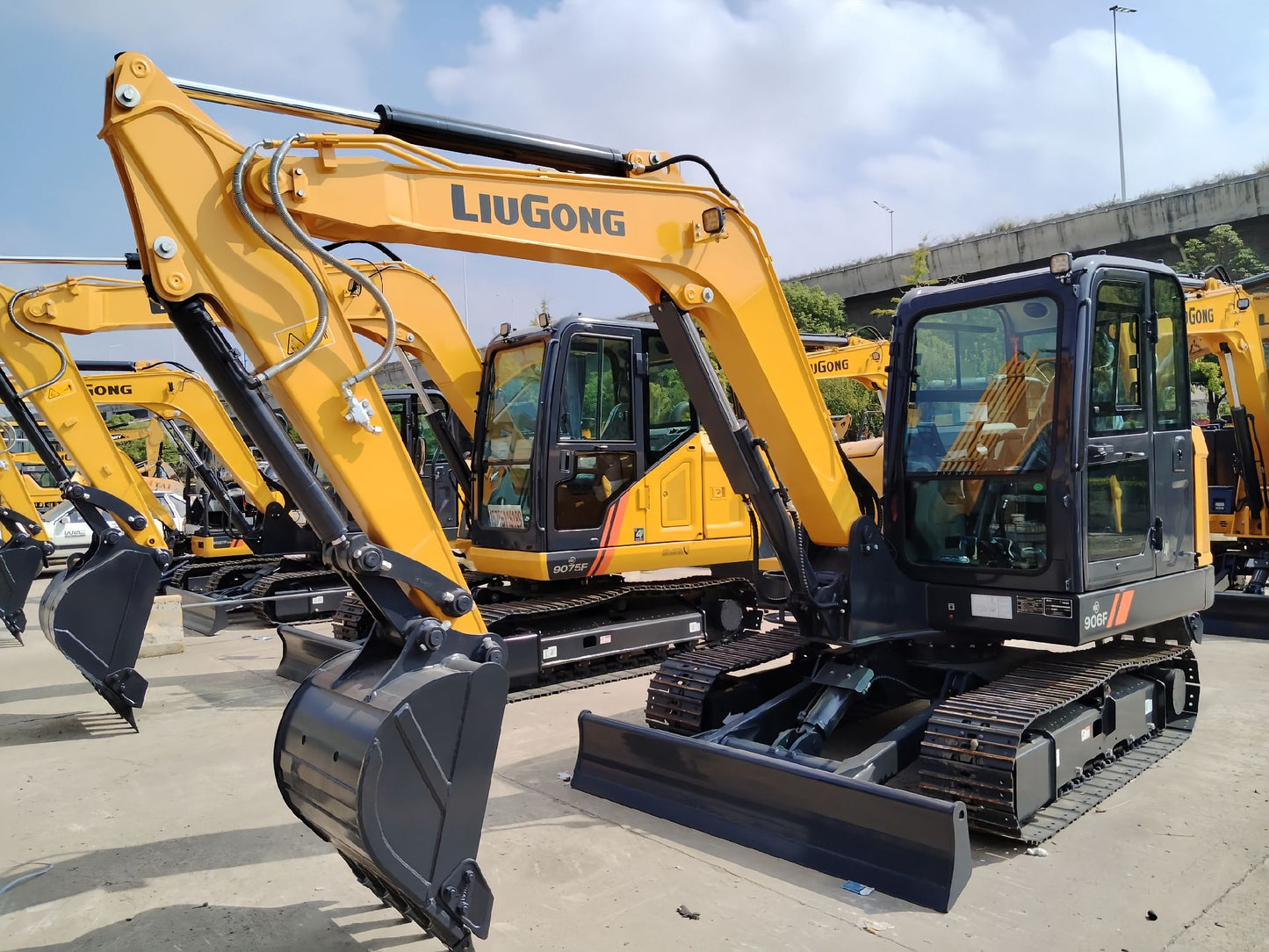 New Liugong 9065F Excavator for Sale rear side view