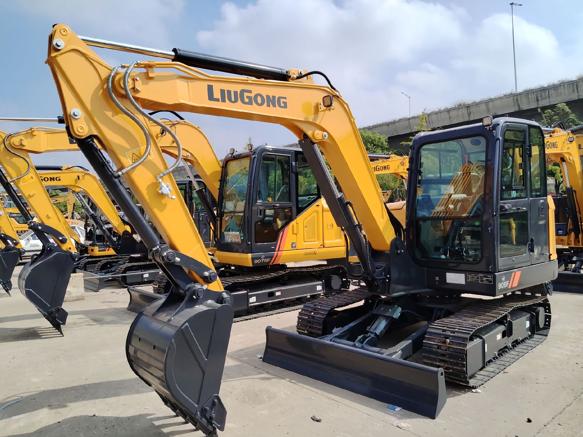 New Liugong 9065F Excavator for Sale rear side view